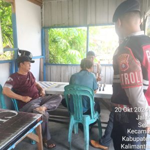 Patroli Presisi Satsamapta Polres Kapuas melaksanakan giat patroli ke beberepa tempat seperti di Jl.Keruing di Kab.Kapuas