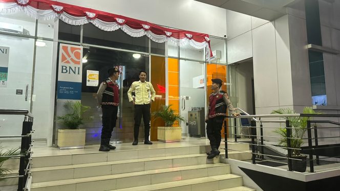 
					Anggota Satsamapta Polres Kobar Laksanakan Patroli dalam rangka pencegahan aksi premanisme dan Pengecekkan Obyek Vital di Wilayah Hukum Kotawaringin Barat