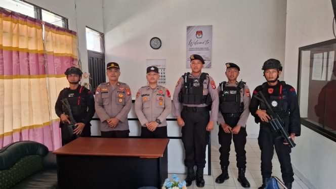 
					Polres Barito Utara Gelar Pengamanan Kantor KPU dalam Rangka Operasi Mantap Praja Telabang 2025