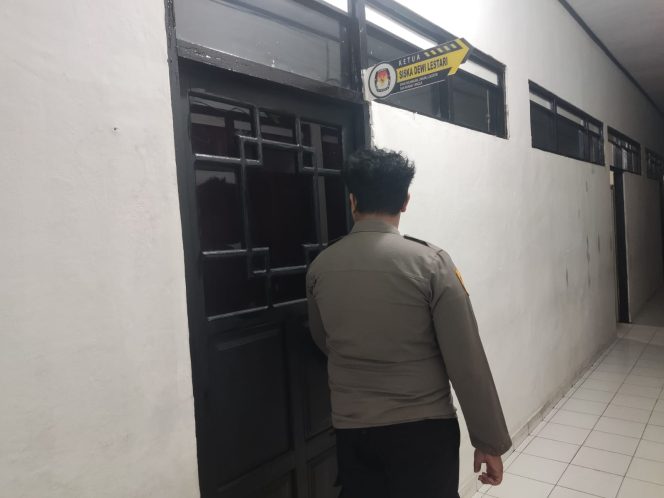 
					Polres Barito Utara Laksanakan Pengamanan Kantor KPU 1×24 Jam dalam Operasi Mantap Praja Telabang 2025