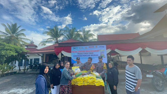 
					Polsek Jajaran Polres Barito Utara Gelar Gerakan Pangan Murah, Salurkan Beras SPHP ke Warga