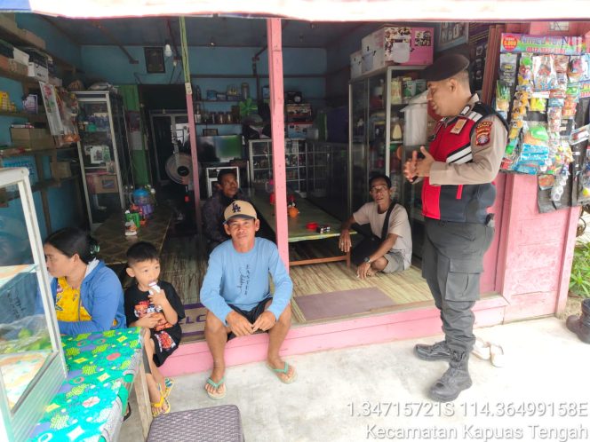 
					Berikan Imbauan kantibmas kepada warga di lakukan Piket Polsek Kapuas Tengah.
