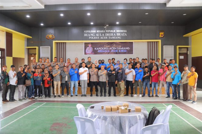 
					Polres Aceh Tamiang Gelar Konferensi Pers Bersama Para Wartawan