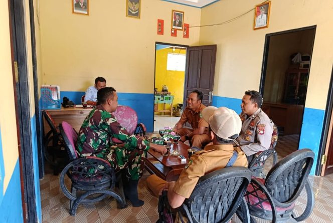 
					Untuk Menciptakan Situasi Yang Aman Personel Polsek Mantangai Melaksanakan Giat Jum’at Curhat