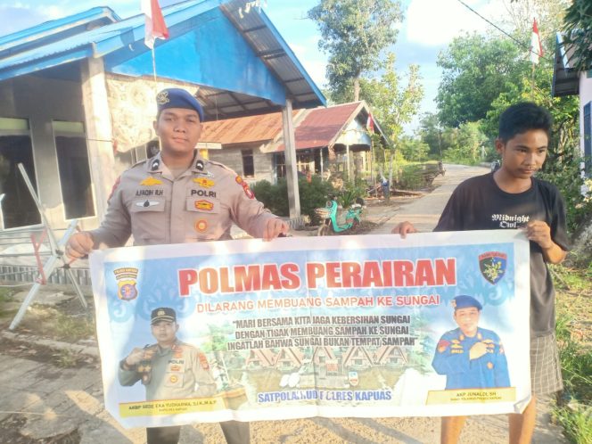 
					Tingkatkan Kesadaran Kebersihan Lingkungan, Satpolairud Imbau Masyarakat Pesisir Untuk Tidak Membuang Sampah Ke Sungai