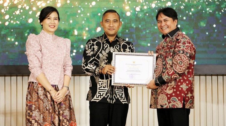 Pemkot Bandung Raih Penghargaan Kota Layak Anak 2025 Kategori Nindya