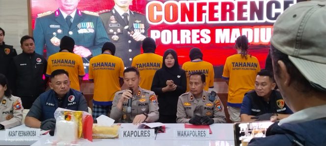 
					Polres Madiun Ungkap Kasus Penipuan dan Penggelapan, Tersangka Gunakan Modus Tawaran Kerja