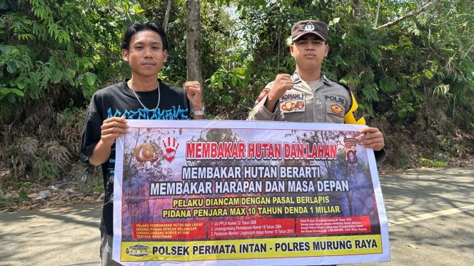 
					Bhabinkamtibmas Polsek Permata Intan Terus Lakukan Sosialisasi Larangan Karhutla