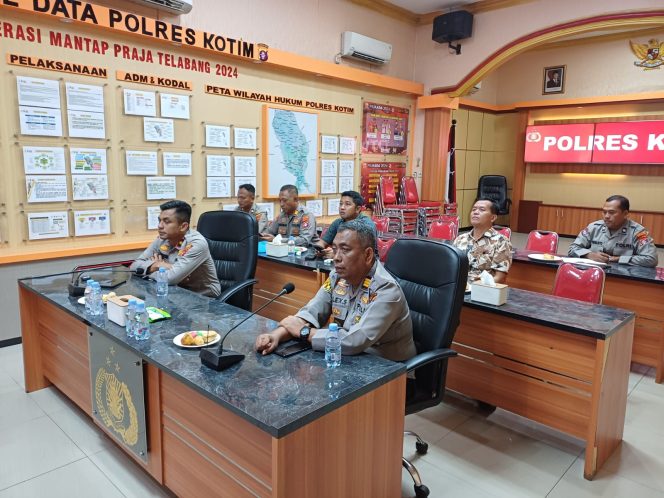 
					Polres Kotim Ikuti Arahan Irwasda Polda Kalteng Tentang Kick Off Gerakan Pangan Murah Polri.