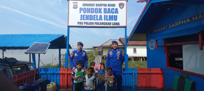 
					Satpolairud Polres Kapuas Gelar Program Perpustakaan Terapung di Pesisir DAS Barito
