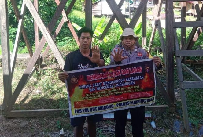 
					Bhabinkamtibmas Sosialisasi Larangan Karhutla Ke Warga Tumbang Olong II