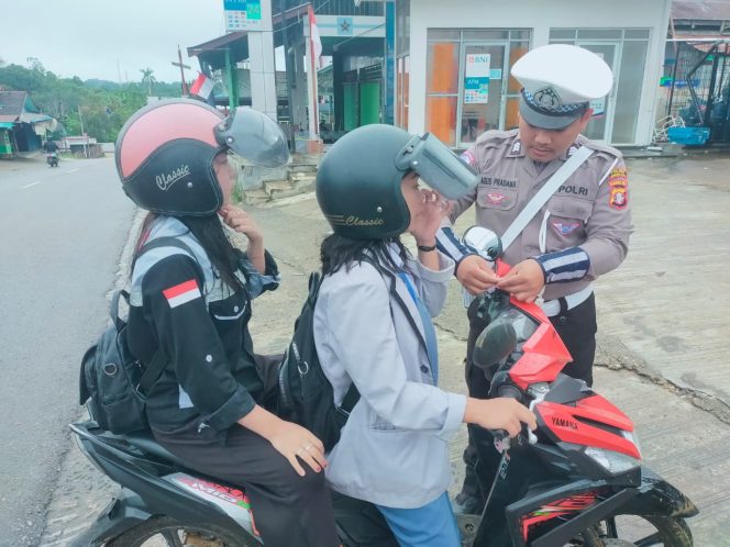 
					Semarak HUT ke-80 RI, Satlantas Polres Mura Tebar Semangat Merah Putih di Jalanan Raya