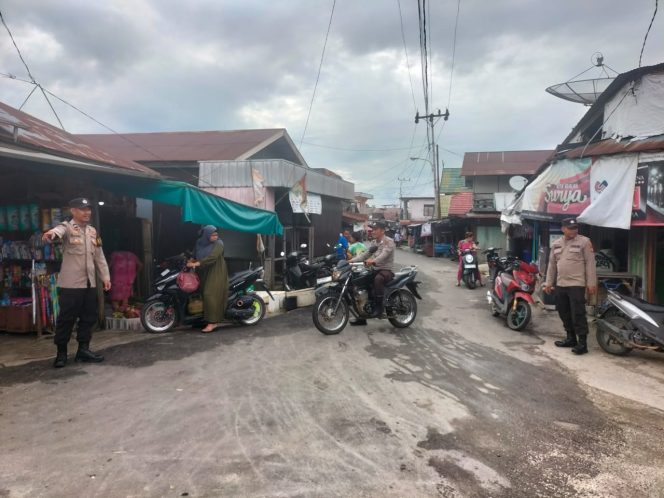 
					Giat Piket polsek Kapuas Tengah Patroli ke pasar harian Pujon desa Pujon.