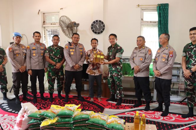 
					SINERGITAS TNI-POLRI, POLRES KAPUAS DAN KODIM 1011/KLK GELAR ANJANGSANA KE PANTI ASUHAN DAN PONPES DALAM RANGKA HUT KE-80 RI
