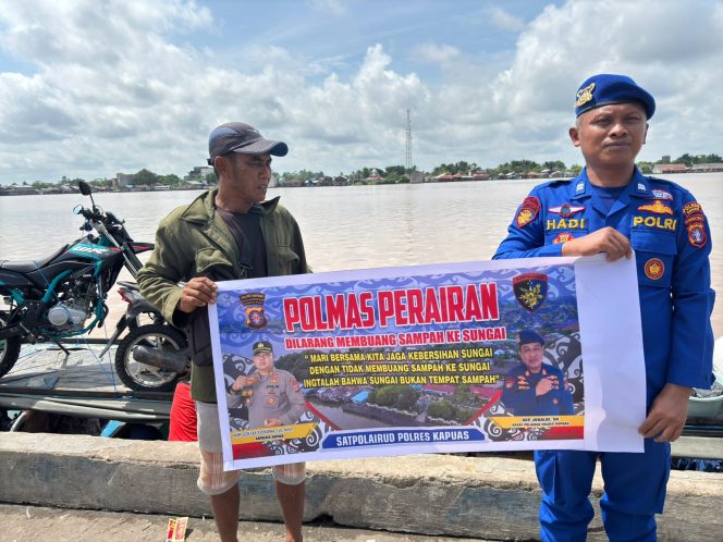
					Tingkatkan Kesadaran Kebersihan Lingkungan, Satpolairud Imbau Masyarakat Pesisir Untuk Tidak Membuang Sampah Ke Sungai