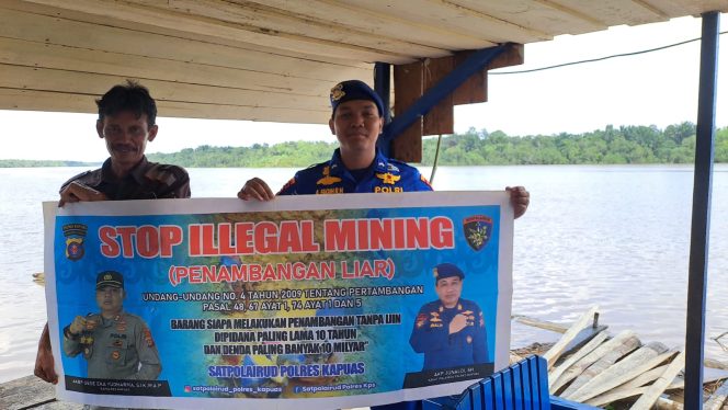 
					Satpolairud Polres Kapuas Laksanakan Patroli Perairan, Beri Imbauan Stop Penambangan Liar Di DAS Kapuas