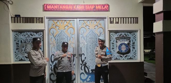 
					Perketat keamanan Mako Personel Polsek Mantangai Siaga Pada Malam Hari