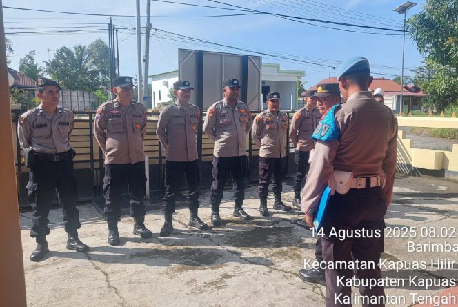 
					Apel Pagi Rutin Dilaksanakan Oleh Polsek Kapuas Hilir Guna Mengecek Kuat Personil Dan Sampaikan Beberapa Arahan Dan Penekanan Dari Pimpinan