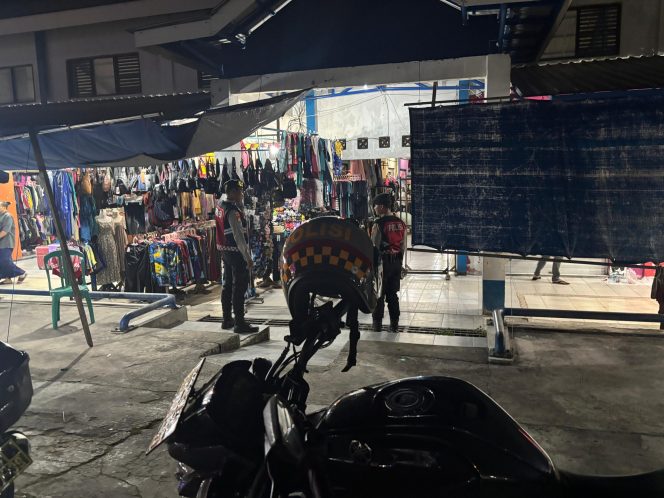 
					Polres Sukamara Patroli Malam di Pasar Inpress untuk Pastikan Keamanan