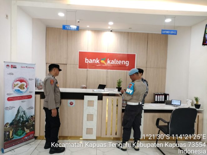 
					Giat Patroli objek vital ke bank BPD dilakukan Piket Polsek Kapuas tengah.