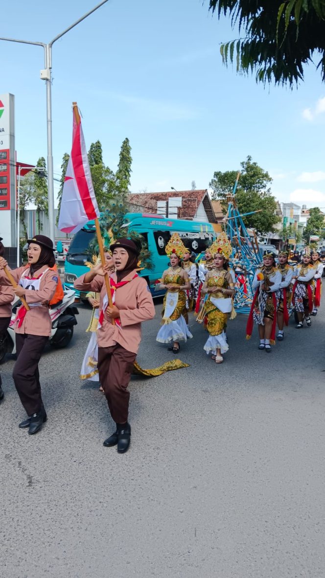 
					Langkah Tegap Siswa SMAN 3 Ponorogo di HUT Pramuka ke- 64 Curi Perhatian
