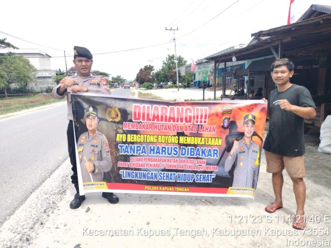 
					Personil Polsek kapuas tengah imbauan larangan  karhutla kepada warga masyarakat.