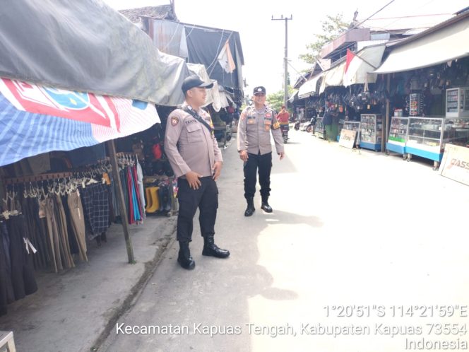 
					Giat Piket polsek Kapuas Tengah Patroli ke pasar harian Pujon desa Pujon.