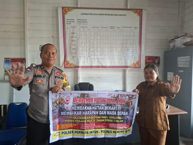 
					Sosialisasi Larangan Karhutla Di Kantor Desa Tumbang Apat, Ini Pesan Bhabibkamtibmas