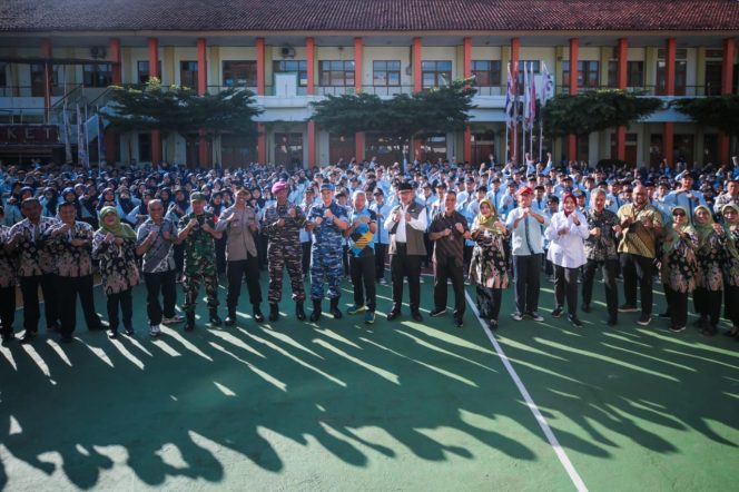
					Pemkot Bandung Gandeng TNI dan Polri Perkuat Pendidikan Karakter Siswa