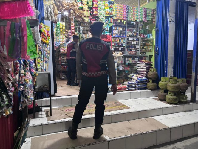 
					Patroli Malam Polres Sukamara di Area Pertokoan