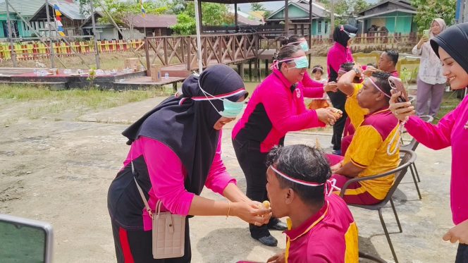 
					POLSEK KAPUAS TENGAH BESERTA BHAYANGKARI GELAR LOMBA SEMARAK HUT RI KE-80