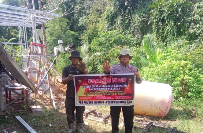 
					Bhabinkamtibmas Pospol Uut Murung Sosialisasi Larangan Karhutla Ke Warga Tumbang Olong II