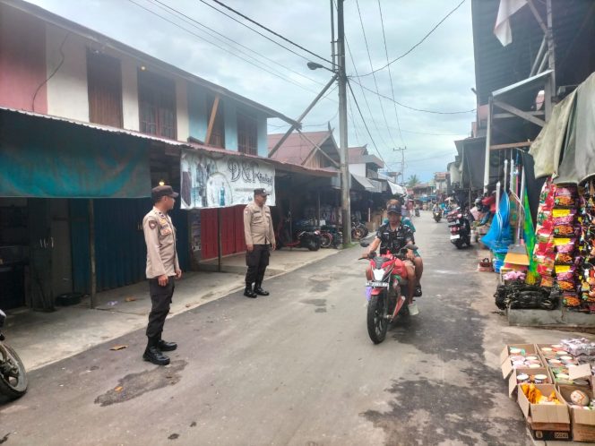 
					Giat Personil polsek Kapuas Tengah Patroli ke pasar harian Pujon desa Pujon.
