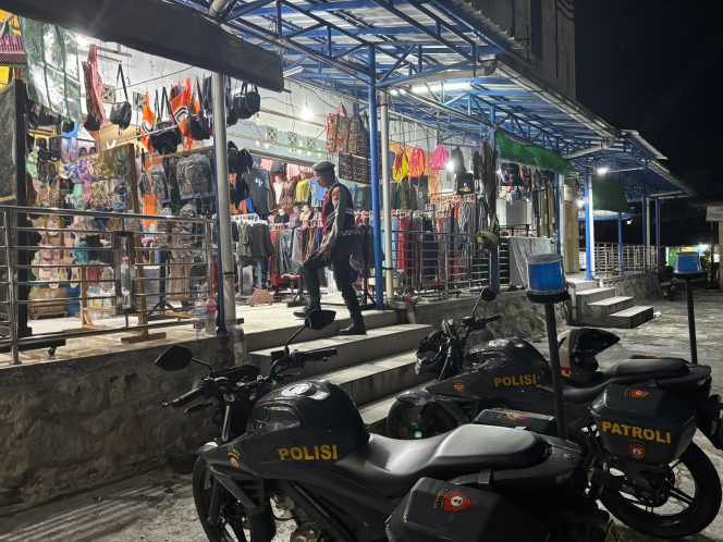 
					Polres Sukamara Patroli Malam di Pasar Inpres