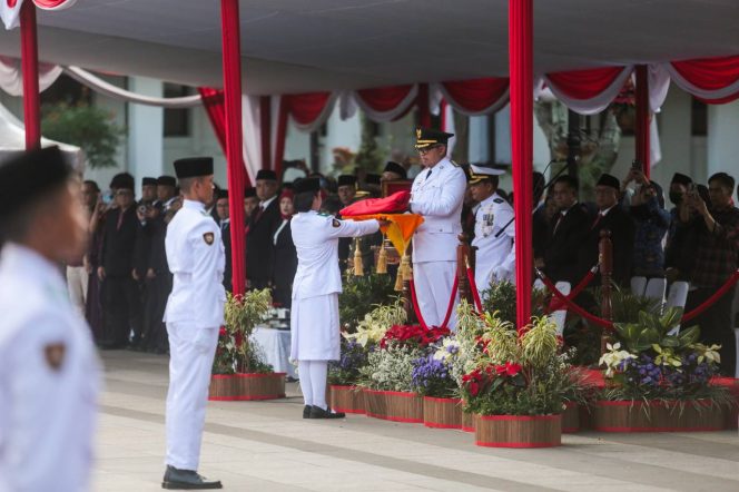 
					Upacara Penurunan Bendera HUT ke-80 RI Kota Bandung Berlangsung Khidmat dan Lancar