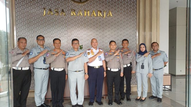 
					PT Jasa Raharja Kanwil DKI Jakarta melaksanakan Kegiatan Rapat Forum Komunikasi Lalu Lintas (FKLL) Wilayah Jakarta Utara