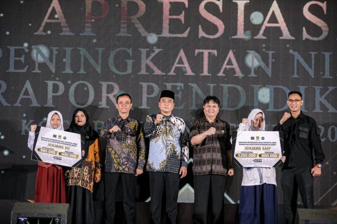 
					Disdik Apresiasi 60 Sekolah Tingkat SD dan SMP atas Peningkatan Rapor Pendidikan