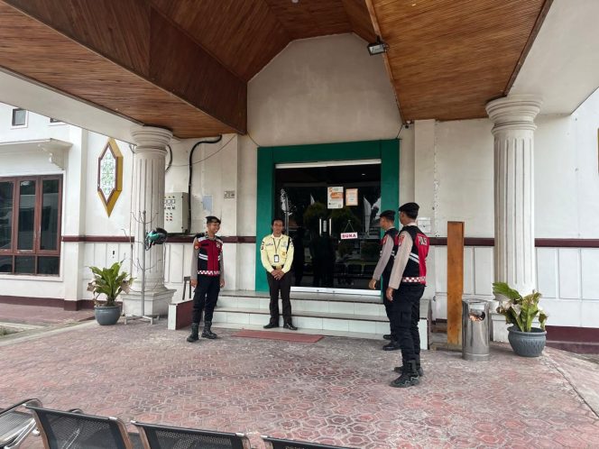 
					Polres Sukamara Perkuat Patroli, Kawal Keamanan Nasabah dan Pegawai Bank