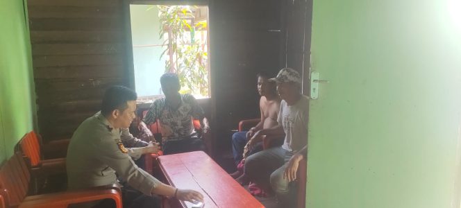 
					Menghindari Penyalahgunaan Dana , Anggota Polsek Kapuas Barat Sosialisasikan Saber Pungli