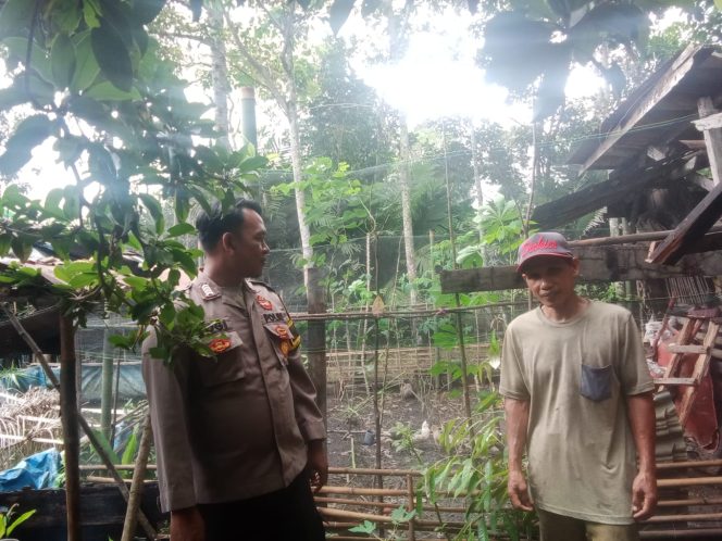 
					Bhabinkamtibmas lakukan Pengecekkan Ke Perkarangan Warga. Dukung Ketahanan Pangan Nasional.