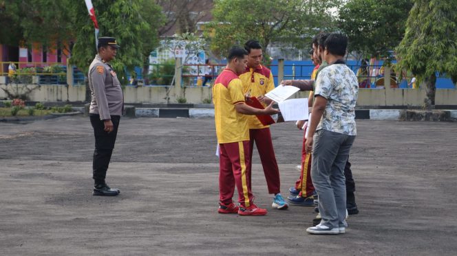 
					Propam Polresta Palangka Raya Awasi Disiplin Personel Lewat Pengecekan Kehadiran