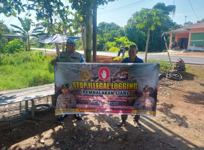 
					SOSIALISASI PENEBANGAN HUTAN SECARA LIAR (ILEGAL LOGING) OLEH PERSONIL POLSEK PULAU PETAK
