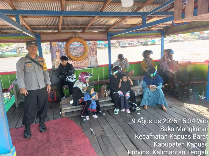 
					Polsek Kapuas Barat Gelar Patroli Rutin di Penyeberangan Fery