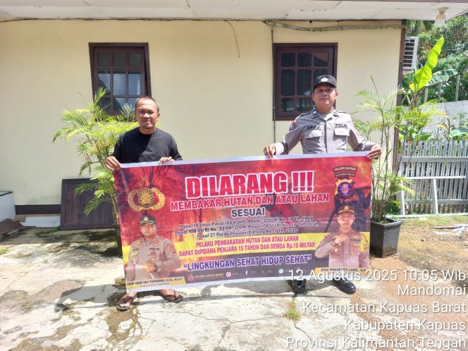 
					Cegah Kebakaran Hutan dan Lahan Personil (Karhutla) Polsek Kapuas Barat Lakukan Sosialisasi Di Sekitar Masyarakat