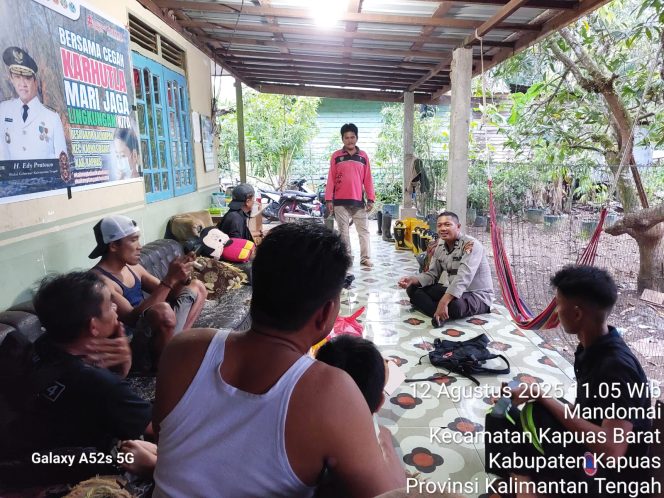 
					Personil Polsek Kapuas Barat Melaksanakan Patroli Dialogis Dalam Rangka Harkamtibmas