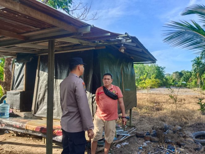 
					Petugas Patroli Dari Polsek Kapuas Barat Laksanakan Sambang ke Masyarakat Guna Terciptanya Situasi Kamtibmas Yang Aman