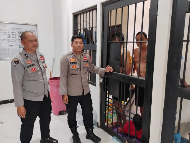 
					personel Polsek Baamang melaksanakan pengecekan, Kontrol Ruang Tahanan,  Untuk memastikan situasi Tahanan Aman.
