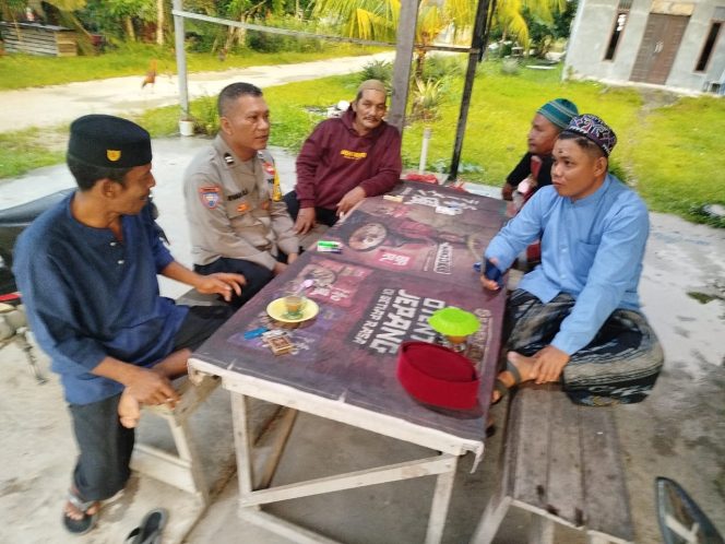 
					Personel Bhabinkamtibmas Baamang Tingkatkan Sinergi dengan Warga diwilayah polsek baamang laksanakan kegiatan DDS agar lebih dekat kepada masyarakat.