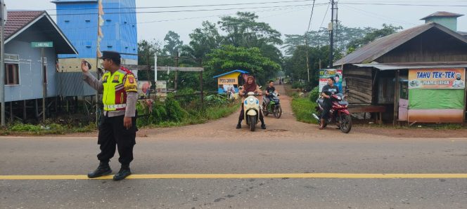 
					Polsek Cempaga melaksanakan patroli dan Pengaturan Rawan pagi
