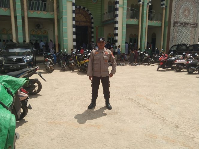 
					Polsek Telawang Lakukan Pengamanan Sholat Jum’at Di Masjid Nurul Hidayah Desa Sebabi